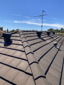 Whirly bird painted on roof